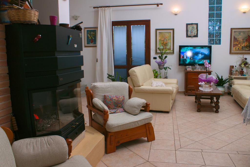Bed and Breakfast Il Vecchioliveto Di Ornella à Marrùbiu Chambre photo