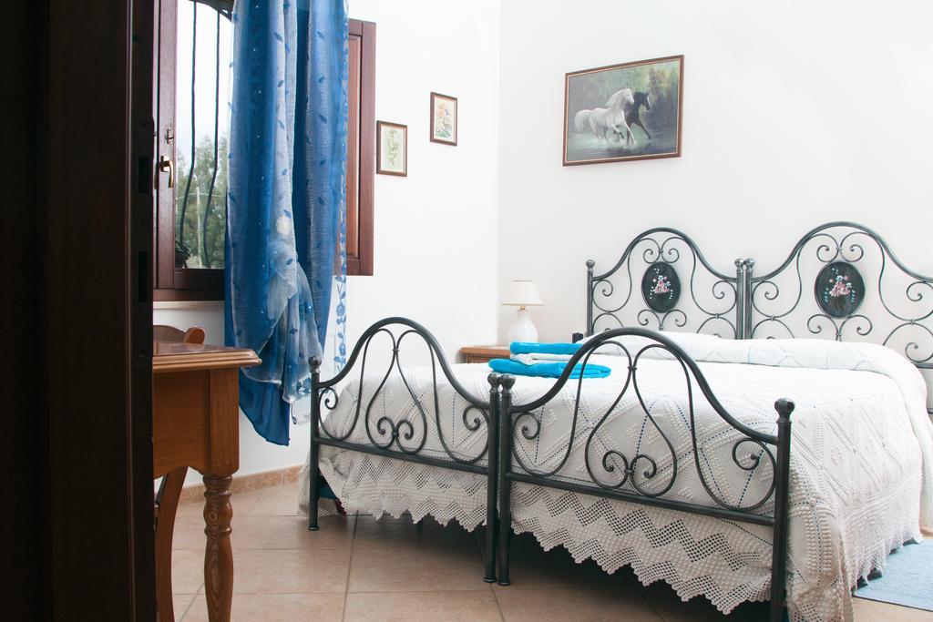 Bed and Breakfast Il Vecchioliveto Di Ornella à Marrùbiu Chambre photo