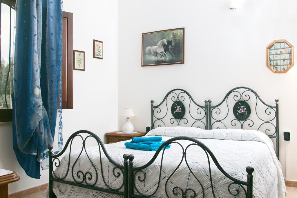 Bed and Breakfast Il Vecchioliveto Di Ornella à Marrùbiu Chambre photo
