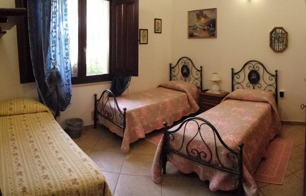 Bed and Breakfast Il Vecchioliveto Di Ornella à Marrùbiu Chambre photo